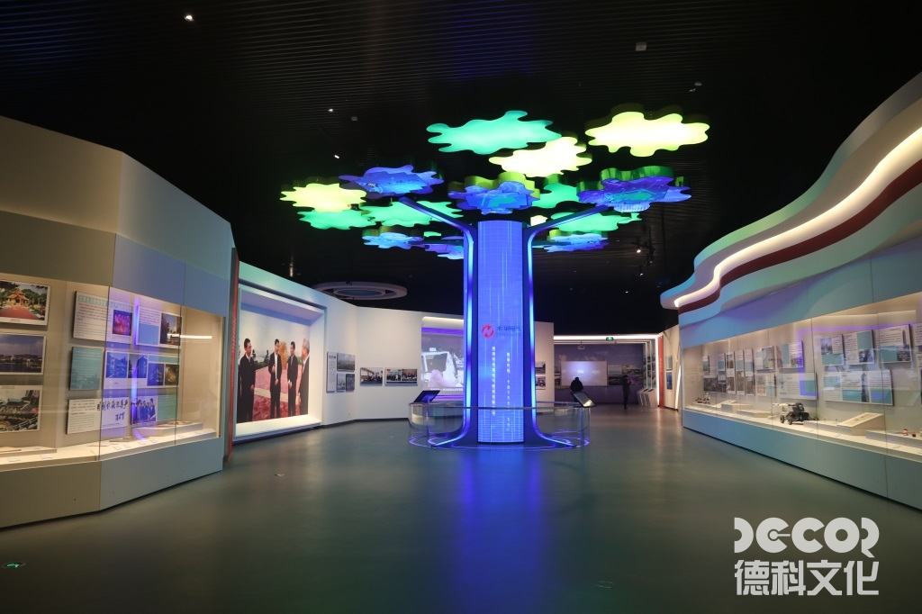 雕塑博物館裝修的禮品店應(yīng)如何設(shè)計(jì)以吸引游客購(gòu)買紀(jì)念品？